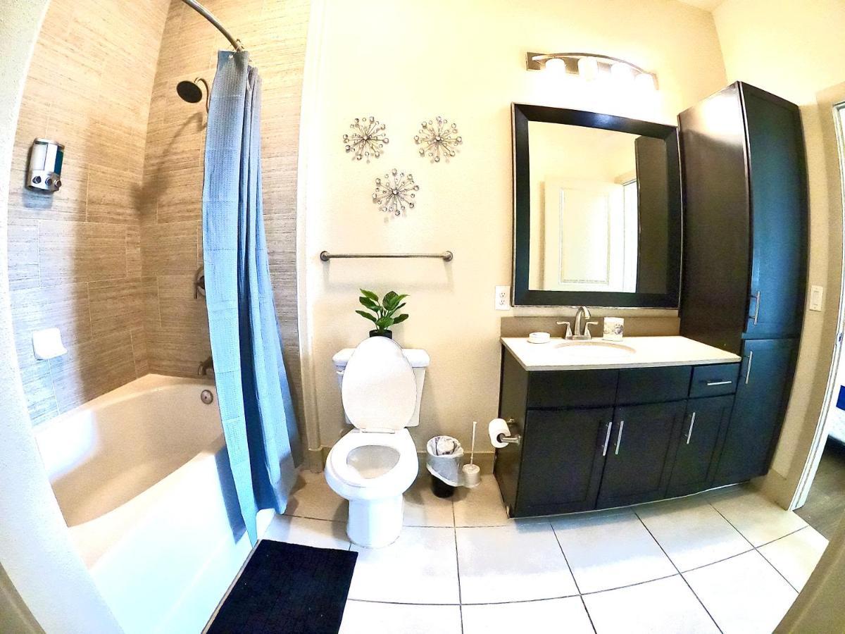 Апартаменты 5 Mins To Med Center, Comfy King Beds, Wifi,Gym,Pool Хьюстон Экстерьер фото